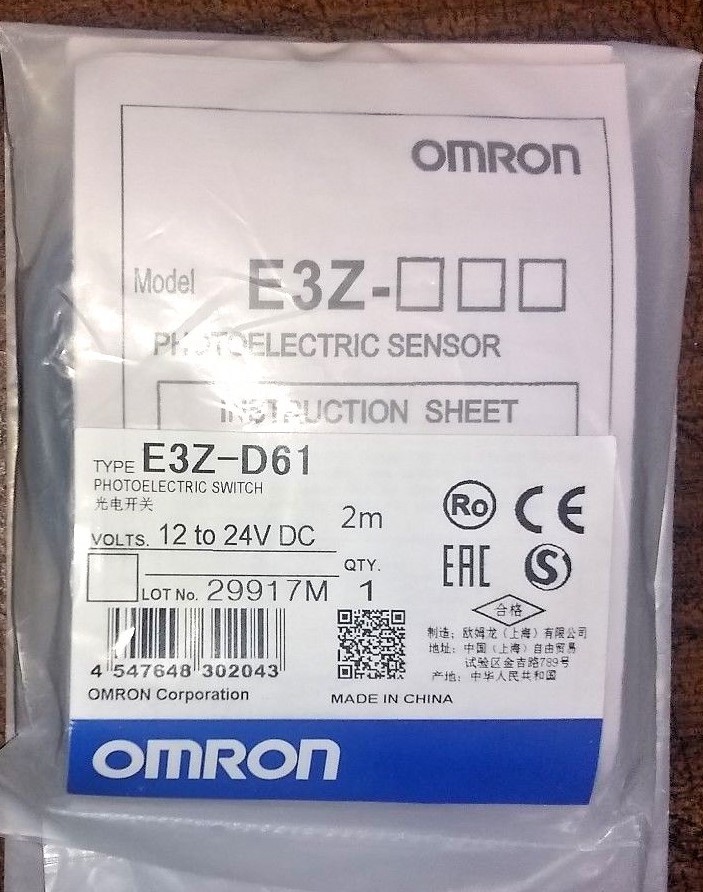 Imagen del Omron E3Z-D61, sensor fotoeléctrico difuso con alcance de 100 mm y salida NPN.