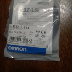 Imagen del Omron E3Z-LS61, sensor fotoeléctrico compacto con supresión de fondo y cable de 2 m.