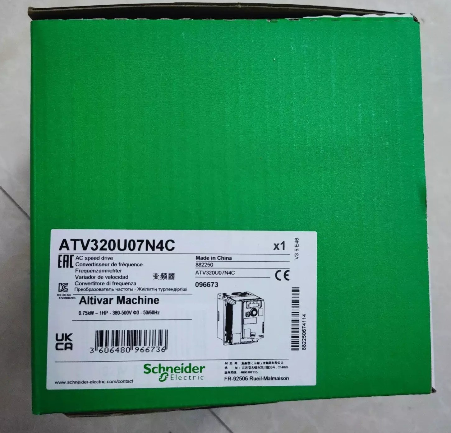 Imagen del Schneider Electric Altivar Machine ATV320U07N4C, variador de frecuencia compacto de 0.75 kW a 480 VAC para control de velocidad de motores.